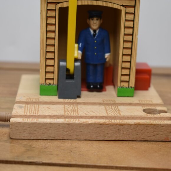 Sodor Conductor Shed 2001 Learning Curve Wooden Railway Thomas the Train - Picture 4 of 8